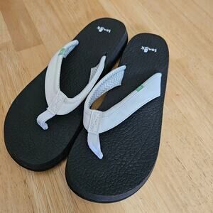 SALE Sanuk Yoga Mat 2 Thong Flip Flops Sandals White sz 9 EUC